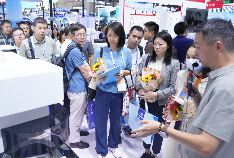 譜育科技亮相BCEIA 2025，榮膺“分析測試儀器創(chuàng)新獎”等多項殊榮