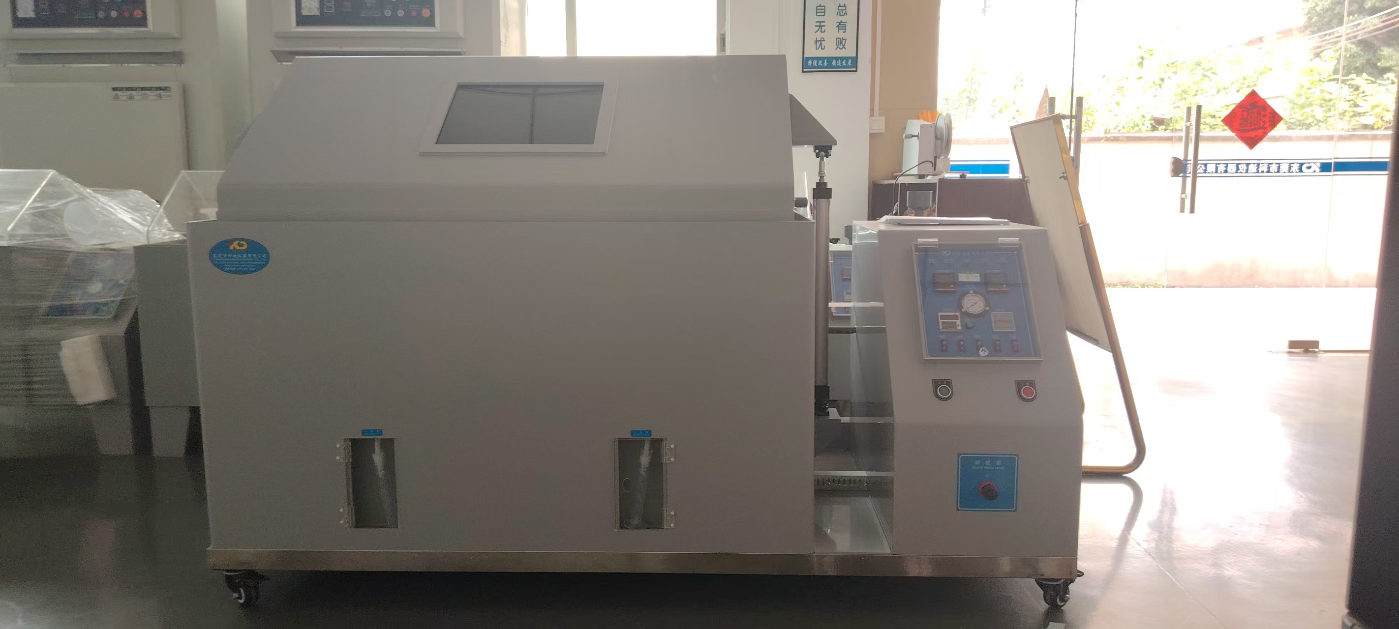 b7a613cd8733fe535ab99e49bd3773ae.jpg 給十多年前的老客戶公司再發(fā)一臺KD-120鹽水噴霧試驗機,感謝每一份信任