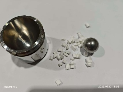 圖片包含 桌子, 手, 鏡子, 游戲機AI 生成的內(nèi)容可能不正確。